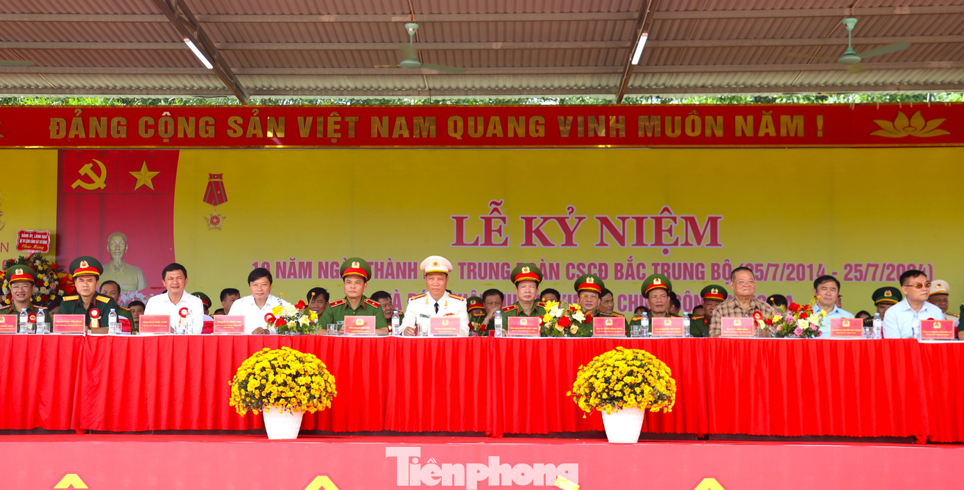 Các đại biểu tham dự buổi lễ kỷ niệm.