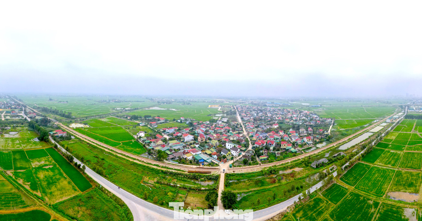 Tuyến đường sắt Bắc Nam qua địa bàn tỉnh Nghệ An có tổng chiều dài 95,5km đi qua địa bàn 43 xã, phường, thị trấn thuộc 7 huyện, thành phố, thị xã.