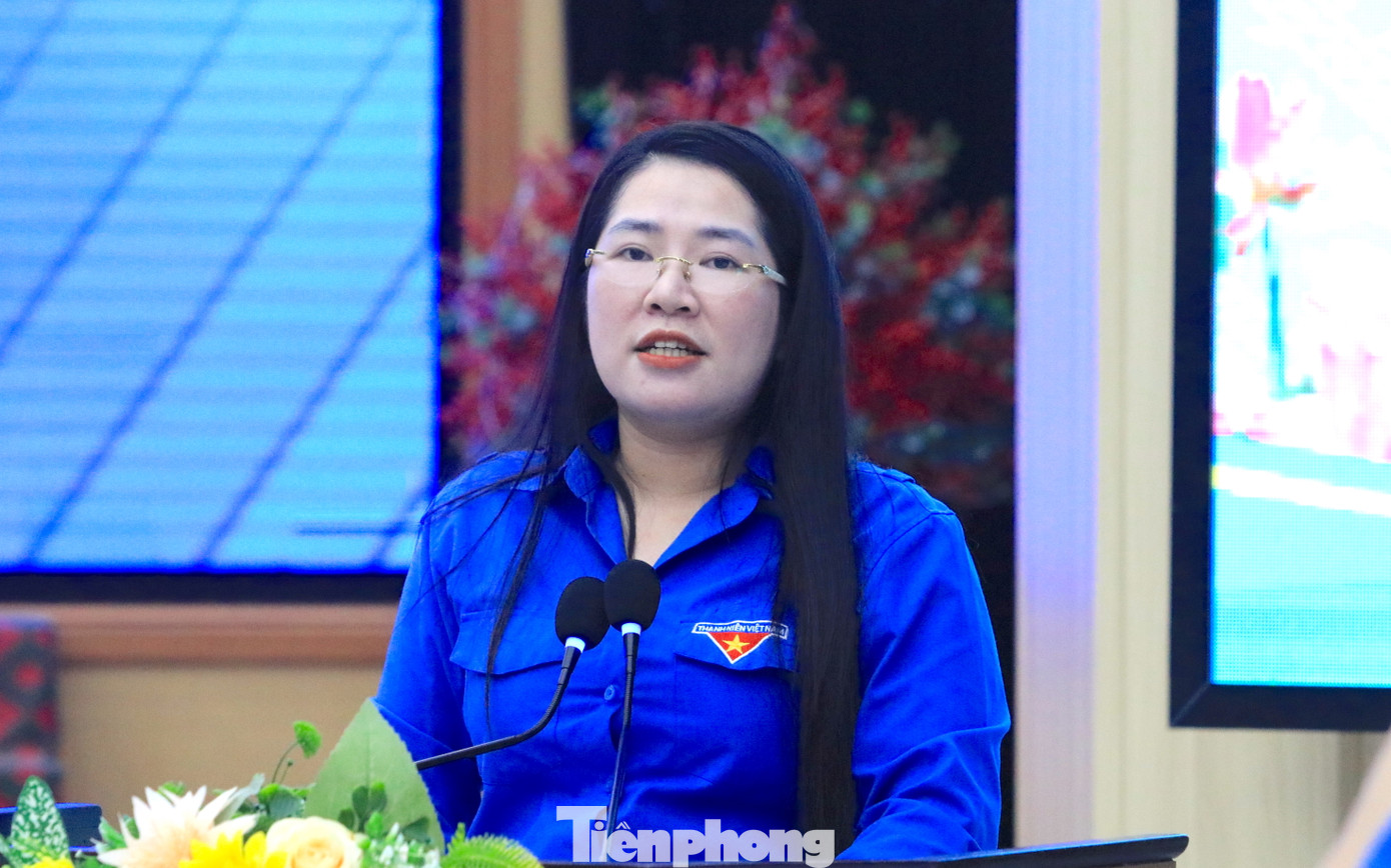 Chị Nguyễn Thị Phương Thúy - Phó Bí thư Thường trực Tỉnh Đoàn Nghệ An phát biểu khai mạc hội nghị. Chị Nguyễn Thị Phương Thúy - Phó Bí thư Thường trực Tỉnh Đoàn Nghệ An phát biểu khai mạc hội nghị.