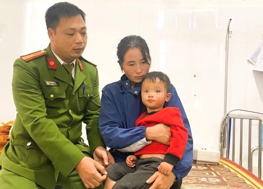 Cháu Phúc A. hiện đã ổn định sức khỏe và được về nhà chăm sóc sau khi đi bệnh viện kiểm tra sức khỏe. Cháu Phúc A. hiện đã ổn định sức khỏe và được về nhà chăm sóc sau khi đi bệnh viện kiểm tra sức khỏe.