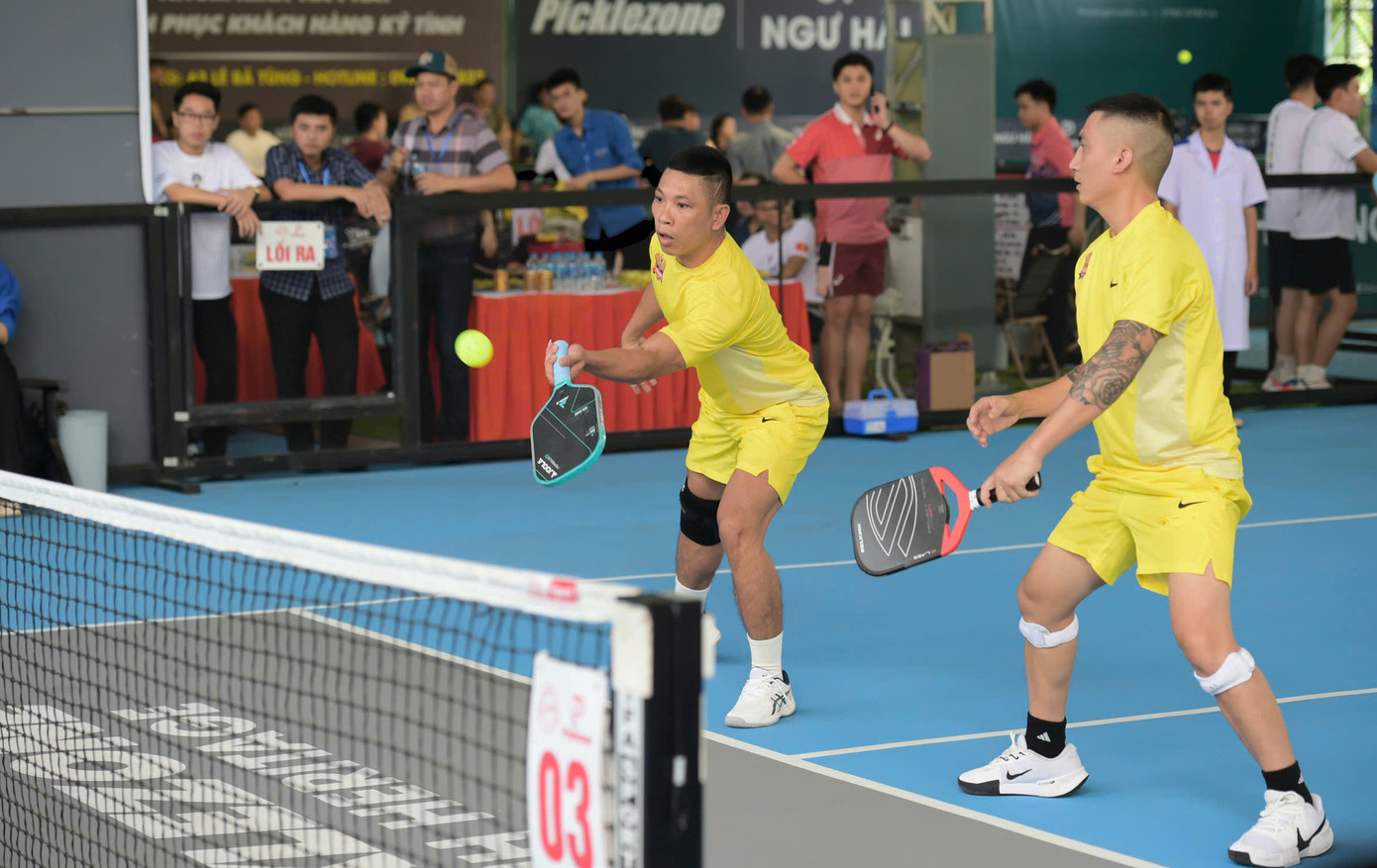 Đến chiều 5/7, sau nhiều loạt trận thi đấu, nhiều cặp đôi chiến thắng ở vòng bảng đã bước vào các trận đấu bán kết nhánh. Đến chiều 5/7, sau nhiều loạt trận thi đấu, nhiều cặp đôi chiến thắng ở vòng bảng đã bước vào các trận đấu bán kết nhánh.