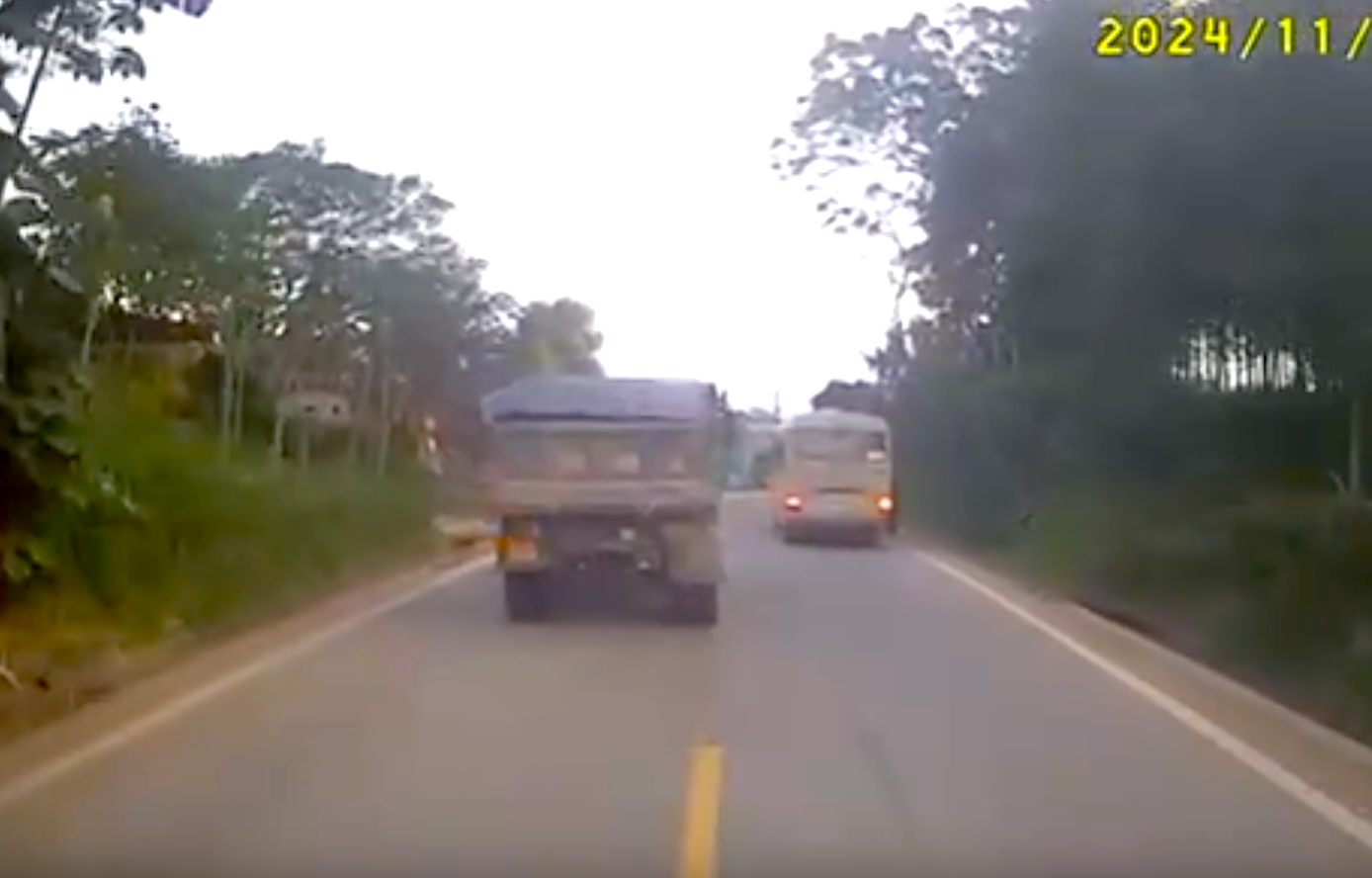 Hiện trường vụ tai nạn giao thông thương tâm.