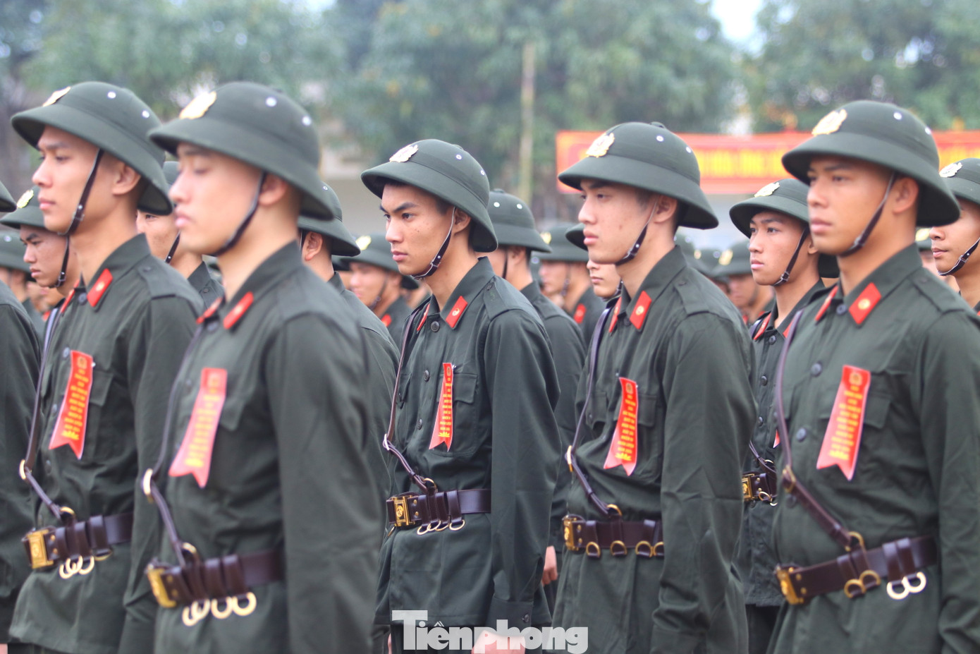 Để hoàn thành được mục tiêu trên, đòi hỏi sự tập trung nỗ lực của cả hệ thống cấp ủy, chỉ huy các cấp; sự cố gắng, nhiệt huyết của đội ngũ cán bộ quản lý, huấn luyện và ý chí quyết tâm của chiến sĩ mới tham gia huấn luyện. Để hoàn thành được mục tiêu trên, đòi hỏi sự tập trung nỗ lực của cả hệ thống cấp ủy, chỉ huy các cấp; sự cố gắng, nhiệt huyết của đội ngũ cán bộ quản lý, huấn luyện và ý chí quyết tâm của chiến sĩ mới tham gia huấn luyện.