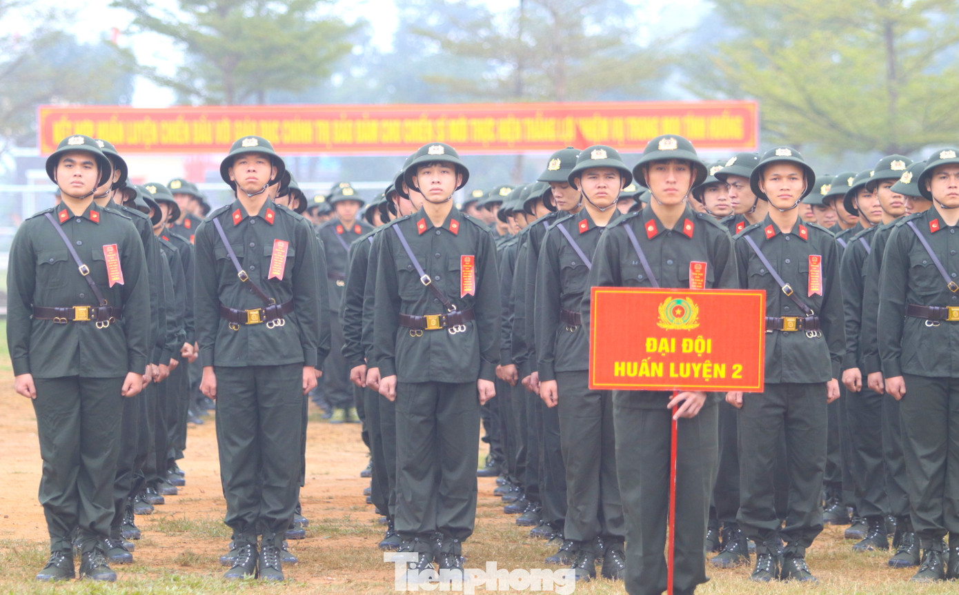 Khóa huấn luyện công dân thực hiện nghĩa vụ tham gia Công an nhân dân năm 2024 nhằm trang bị cho các chiến sĩ mới có bản lĩnh chính trị vững vàng, có phẩm chất đạo đức tốt, có kiến thức cơ bản về chính trị, pháp luật, quân sự, võ thuật, nghiệp vụ chuyên môn; rèn luyện ý thức tổ chức kỷ luật, điều lệnh Công an nhân dân, có sức khỏe tốt, sẵn sàng nhận và hoàn thành xuất sắc mọi nhiệm vụ được giao, đáp ứng yêu cầu công tác trong tình hình mới. Khóa huấn luyện công dân thực hiện nghĩa vụ tham gia Công an nhân dân năm 2024 nhằm trang bị cho các chiến sĩ mới có bản lĩnh chính trị vững vàng, có phẩm chất đạo đức tốt, có kiến thức cơ bản về chính trị, pháp luật, quân sự, võ thuật, nghiệp vụ chuyên môn; rèn luyện ý thức tổ chức kỷ luật, điều lệnh Công an nhân dân, có sức khỏe tốt, sẵn sàng nhận và hoàn thành xuất sắc mọi nhiệm vụ được giao, đáp ứng yêu cầu công tác trong tình hình mới.