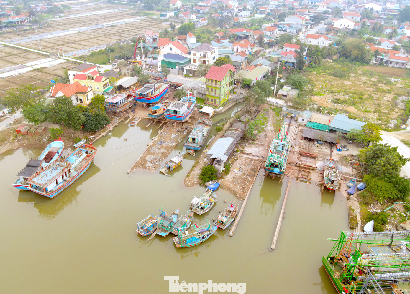 Lãnh đạo Chi cục Thủy sản và Kiểm ngư Nghệ An cho biết, trên địa bàn tỉnh hiện có 9 cơ sở sửa chữa, cải hoán tàu cá tại các địa phương ven biển. Trong năm 2024, toàn tỉnh có 144 tàu cá được chấp thuận cải hoán.
