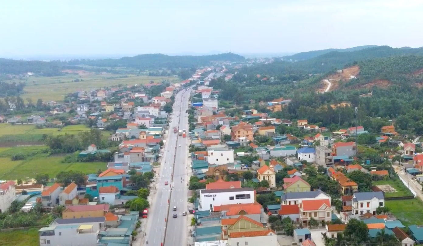 Xã Quỳnh Vinh nằm ở phía Tây thị xã Hoàng Mai (Nghệ An). Nơi đây được xem là “thủ phủ” nuôi hươu, nai lấy nhung lớn nhất tỉnh với tổng đàn hơn 1.800 con. Nghề nuôi hươu, nai đã có từ lâu và đang trở thành một ngành nghề phát triển mạnh mẽ, mang lại lợi nhuận hàng tỷ đồng cho người dân địa phương nơi đây.