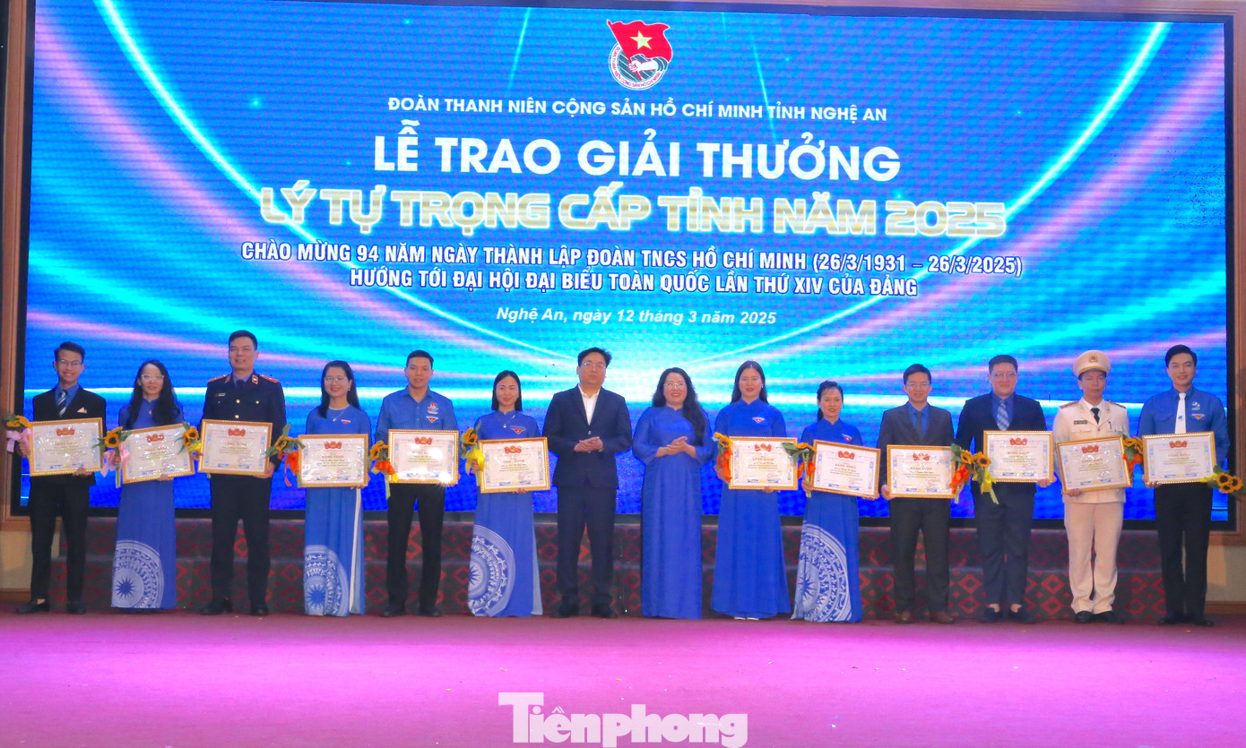 13 cán bộ đoàn đạt giải thưởng Lý Tự Trọng cấp tỉnh. 13 cán bộ đoàn đạt giải thưởng Lý Tự Trọng cấp tỉnh.