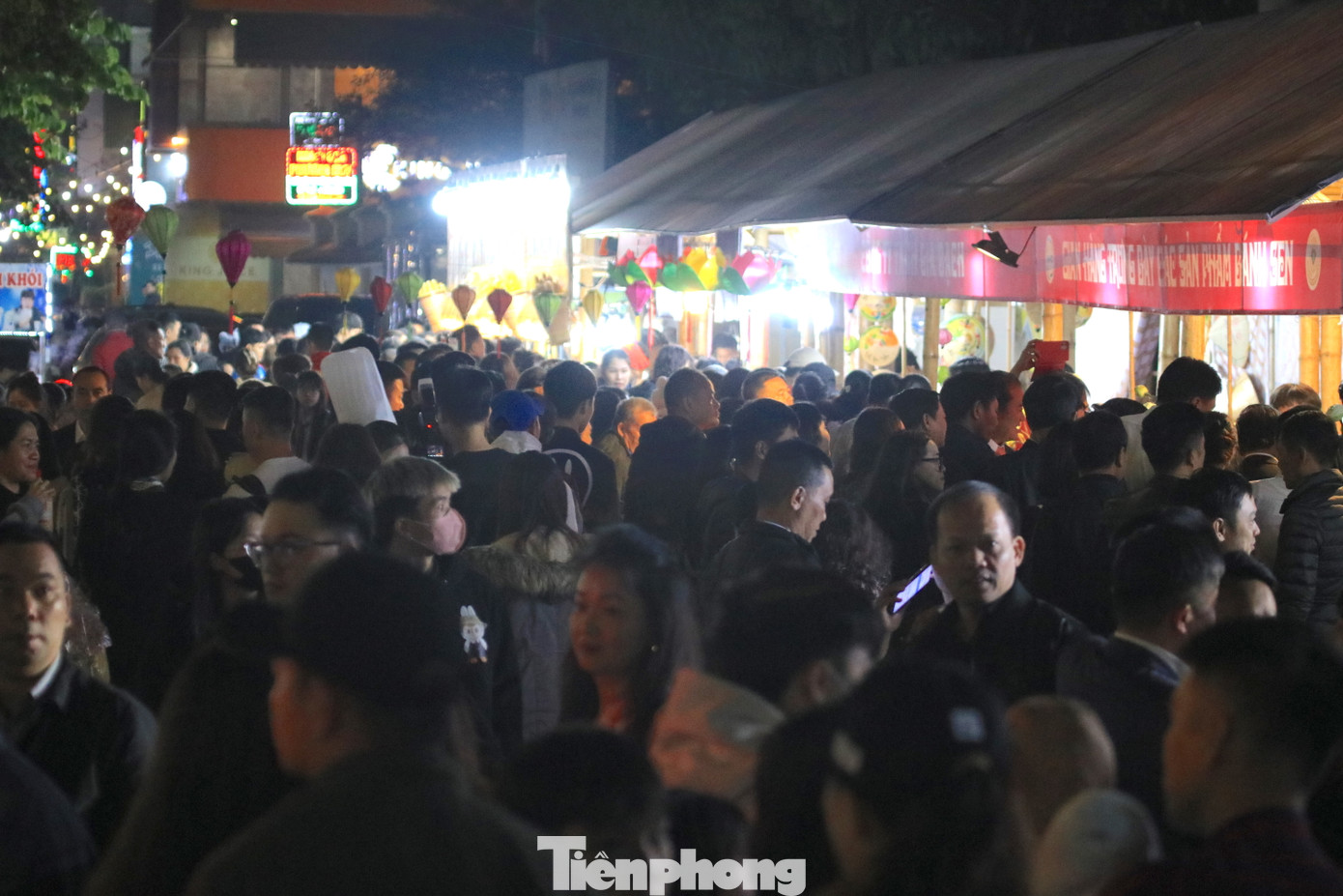 Lễ hội Du lịch và ẩm thực Sen năm nay diễn ra từ ngày 29/11 đến ngày 1/12 tại Trung tâm Văn hóa tỉnh, Phố đi bộ Hồ Tùng Mậu (thành phố Vinh), với nhiều hoạt động đa dạng, phong phú. Tại lễ hội có 70 gian hàng đến từ nhiều tỉnh thành trên cả nước.