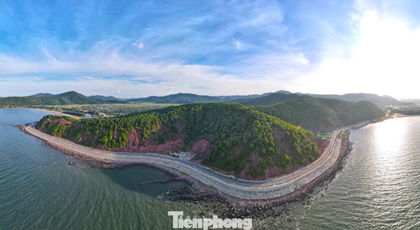 Tuyến đường có phần lớn chiều dài bám bờ biển tạo nên khung cảnh rất đẹp mắt. Khi dự án hoàn thành đi vào sử dụng sẽ góp phần hoàn thiện mạng lưới giao thông của tỉnh, giảm tải cho các tuyến quốc lộ, tỉnh lộ trên địa bàn. Tuyến đường có phần lớn chiều dài bám bờ biển tạo nên khung cảnh rất đẹp mắt. Khi dự án hoàn thành đi vào sử dụng sẽ góp phần hoàn thiện mạng lưới giao thông của tỉnh, giảm tải cho các tuyến quốc lộ, tỉnh lộ trên địa bàn.