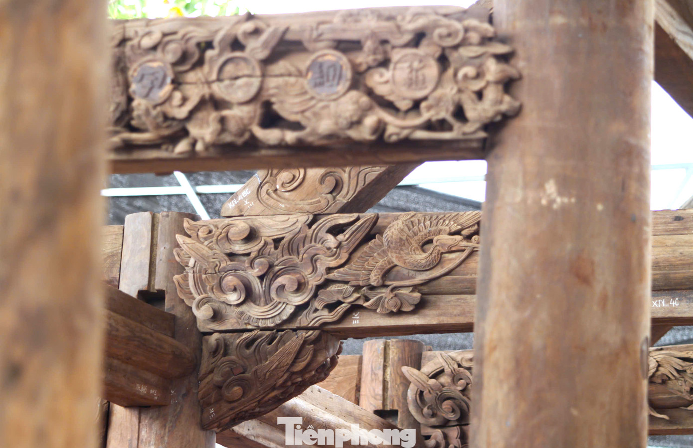 Khi hạ giải Đình Hoàng Sơn để tu bổ, Sở Văn hóa Thể thao Nghệ An phải mời Cục Di sản văn hóa về đánh giá các cấu kiện trong đình rồi mới tiến hành tôn tạo, sửa chữa với phương châm cố gắng giữ lại nguyên bản các cấu kiện gỗ. “Cái gì được thay, không được thay, cái gì cần phục chế, gia cố… đều được xem xét và đánh giá rất công phu rồi mới tôn tạo. Một số cấu kiện hư hỏng nặng, không thể phục chế thì mới phải thay", ông Bùi Công Vinh - Phó Giám đốc Sở Văn hóa - Thể thao Nghệ An nói.