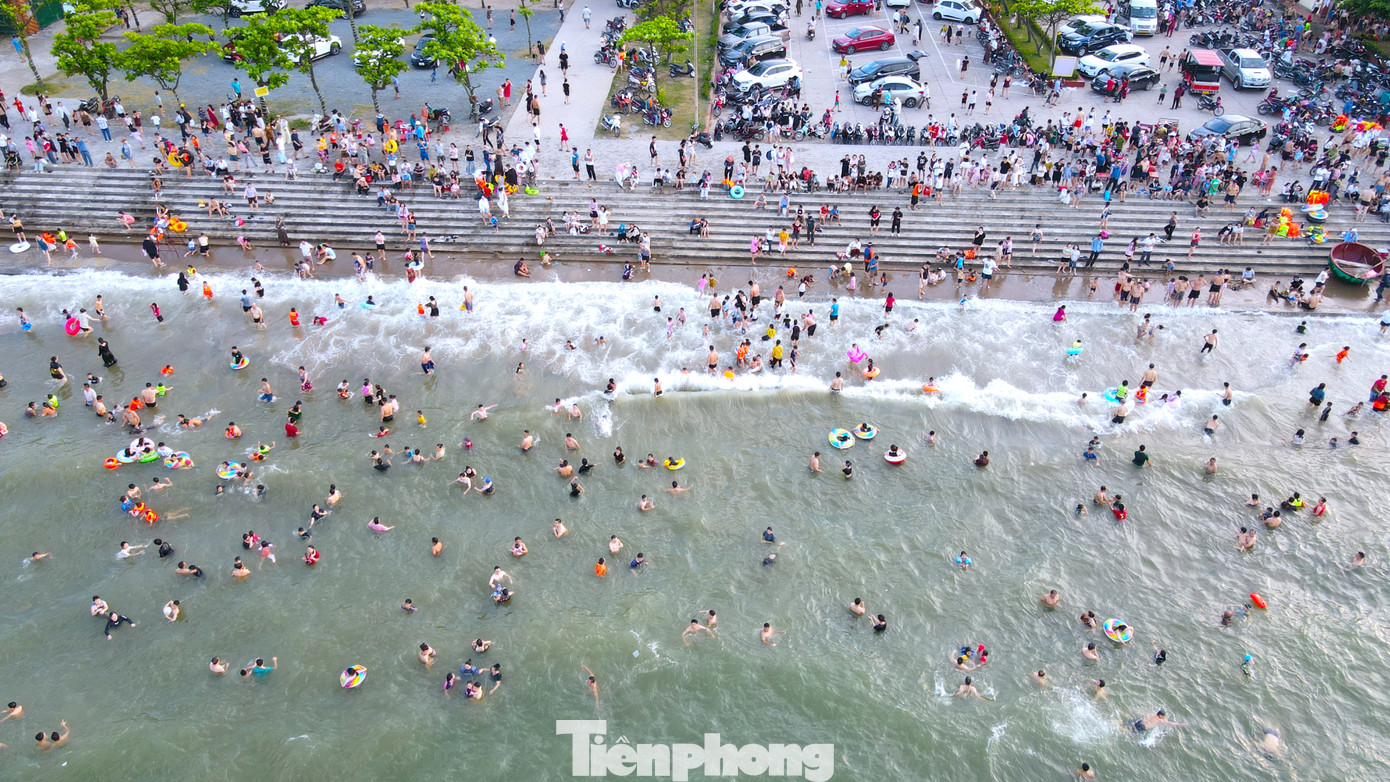 Tổng doanh thu từ hoạt động du lịch ước đạt gần 2.000 tỷ đồng.