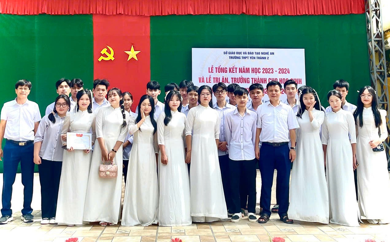 40 em học sinh lớp 12A1 đều đạt điểm cao trong kỳ thi Tốt nghiệp THPT 2024 vừa qua và đều đậu vào các trường Đại học.