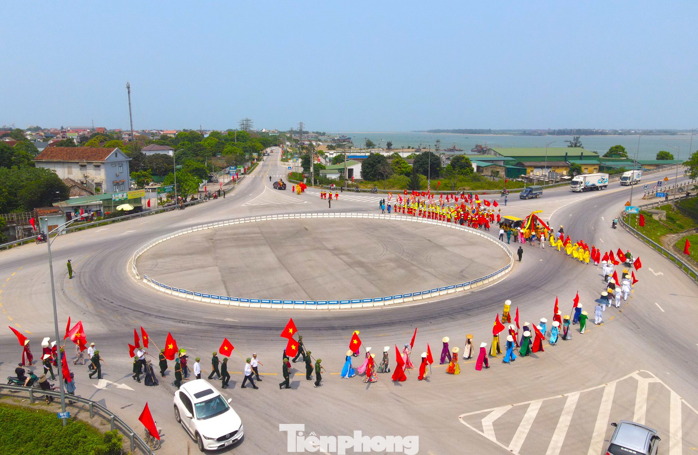 Lễ hội Đền Làng Hiếu được tổ chức 2 năm một lần với nhiều nghi thức trang nghiêm và hội thi, trò chơi dân gian độc đáo. Trong đó là nghi lễ cầu ngư với đoàn rước lễ phùng nghinh, rước sắc dấu ấn Sát Hải Đại Vương Hoàn Tá Thốn.