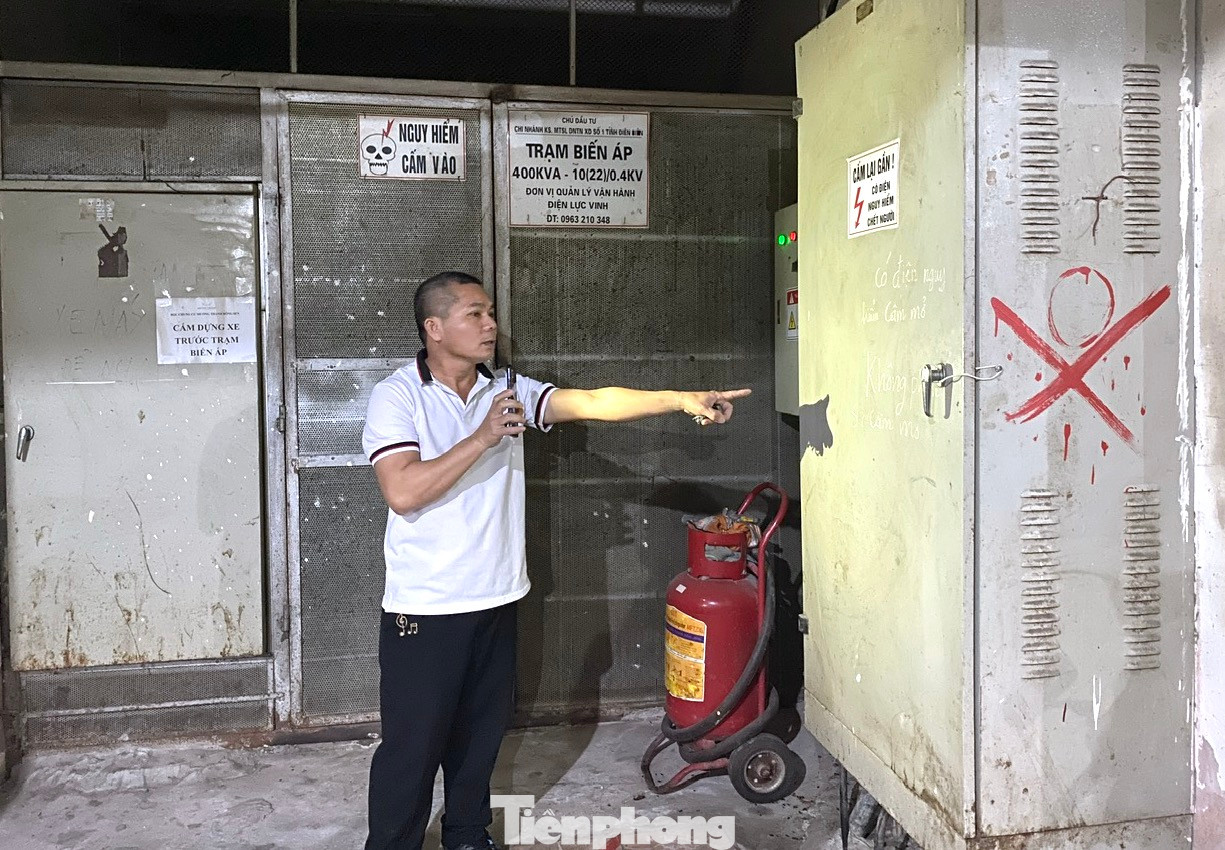 Anh Nguyễn Thế Đông trình bày nhiều vấn đề khúc mắc chưa được giải quyết do chung cư chưa có Ban quản trị. Anh Nguyễn Thế Đông trình bày nhiều vấn đề khúc mắc chưa được giải quyết do chung cư chưa có Ban quản trị.