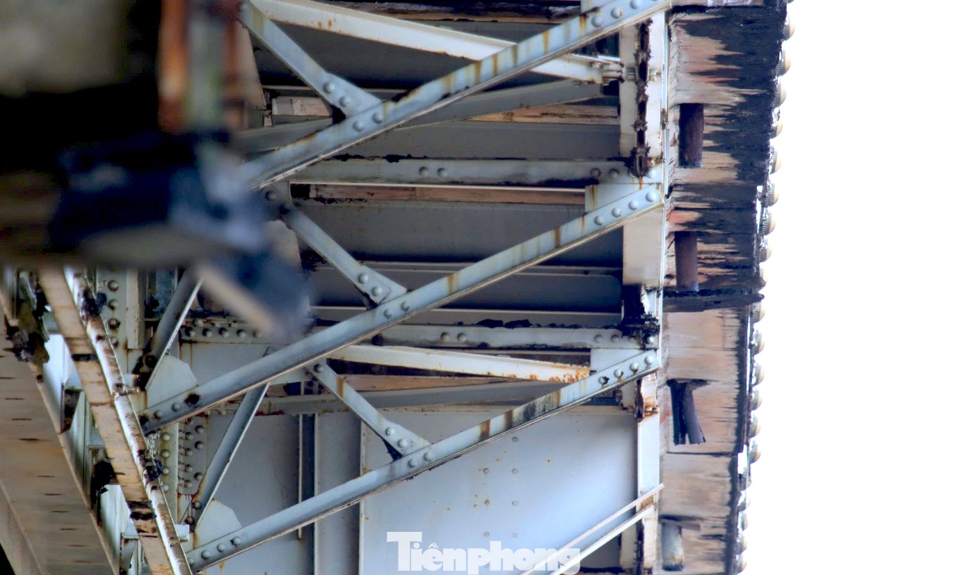 Giàn thép mặt dưới cầu Bến Thủy 1. Giàn thép mặt dưới cầu Bến Thủy 1.