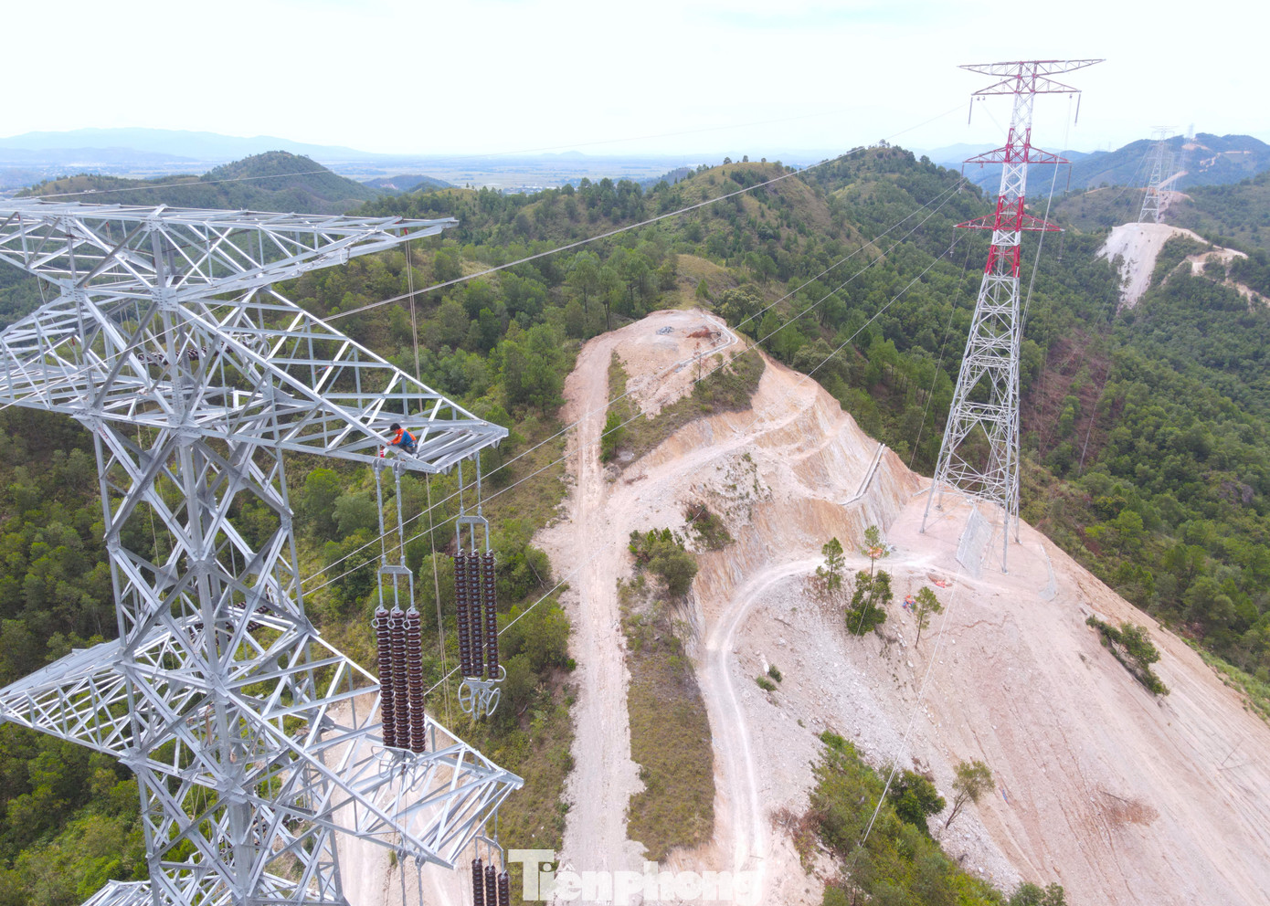 Đây là dự án trọng điểm, cấp bách, có vai trò đặc biệt quan trọng đối với an ninh năng lượng Quốc gia. Cùng với đường dây 500kV mạch 1, 2, khi hoàn thiện đường dây 500kV mạch 3 sẽ đóng vai trò và ý nghĩa quan trọng cho việc cung cấp, bổ sung nguồn điện cho miền Bắc. Đây là dự án trọng điểm, cấp bách, có vai trò đặc biệt quan trọng đối với an ninh năng lượng Quốc gia. Cùng với đường dây 500kV mạch 1, 2, khi hoàn thiện đường dây 500kV mạch 3 sẽ đóng vai trò và ý nghĩa quan trọng cho việc cung cấp, bổ sung nguồn điện cho miền Bắc.