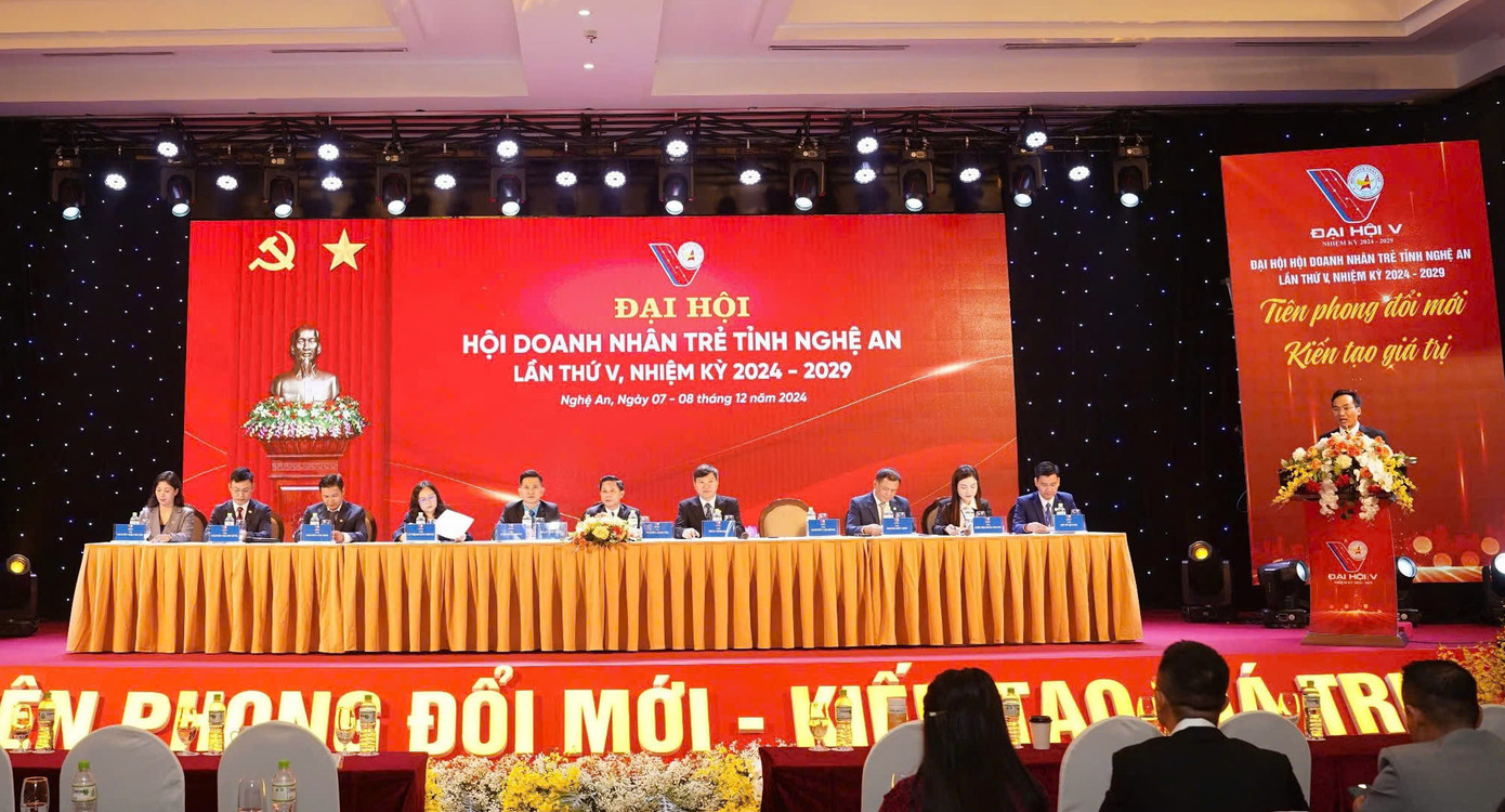 Đoàn Chủ tịch điều hành Đại hội.