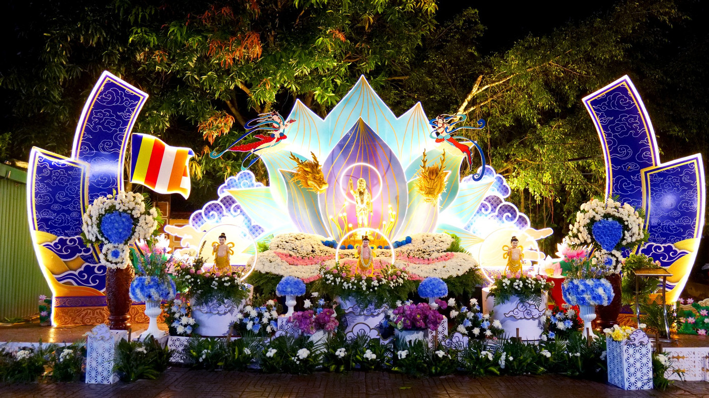 Trước đó, công tác chuẩn bị cho Đại lễ đã được chùa Phúc Lạc chuẩn bị chu đáo và trang trí trang nghiêm.