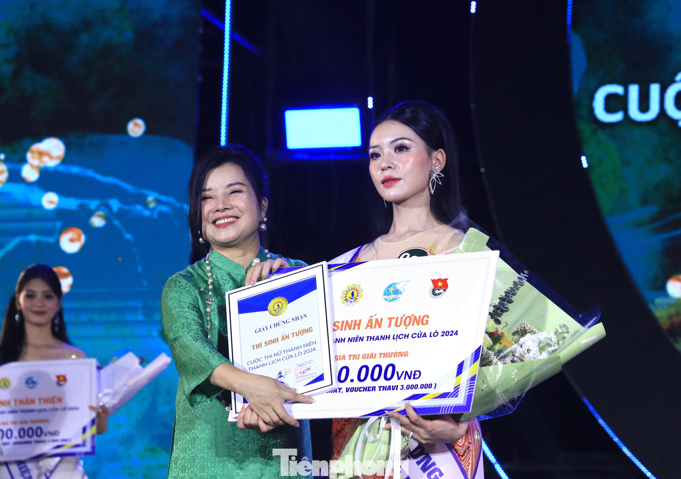 6 giải phụ mỗi giải được nhận 8 triệu đồng kèm giấy chứng nhận.