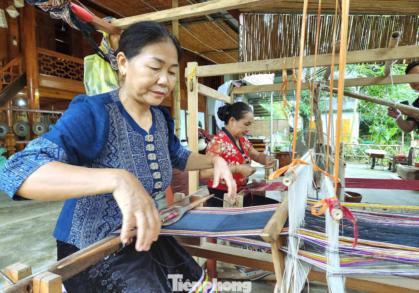 Bà Bích hiện cũng là Chủ nhiệm Hợp tác xã Làng nghề thổ cẩm Hoa Tiến (xã Châu Tiến, huyện Quỳ Châu, Nghệ An).
