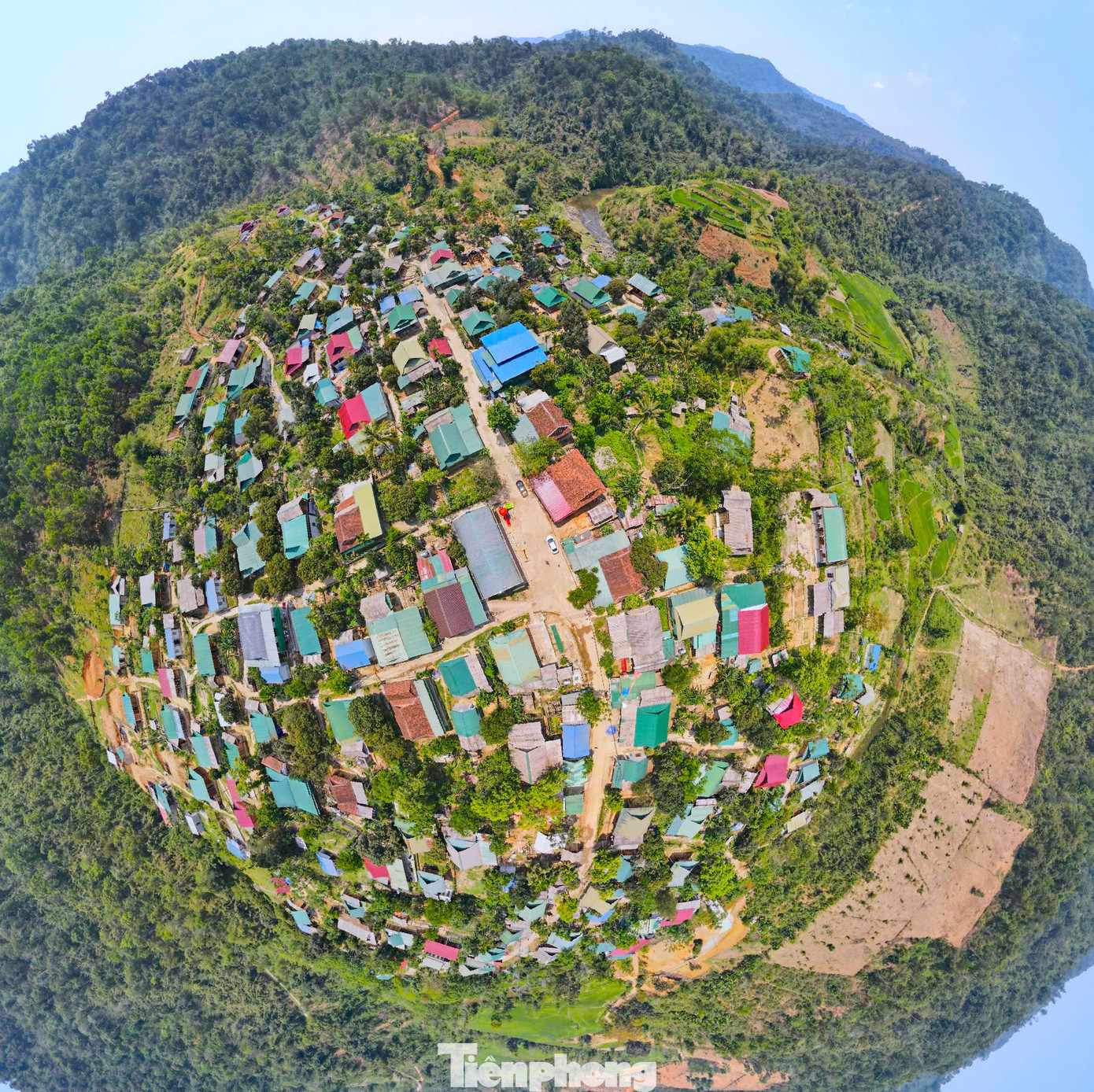 Các bản làng xã Tam Hợp (huyện Tương Dương, Nghệ An) đang đổi thay từng ngày, đời sống người dân từng bước phát triển.