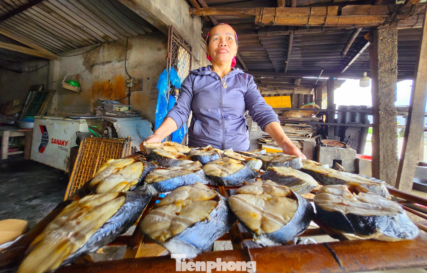 Đặc biệt, dịp Tết Nguyên đán cá thu nướng bán chạy nhất. Bởi khách thường đặt mua về để ăn Tết hoặc biếu người thân làm quà.
