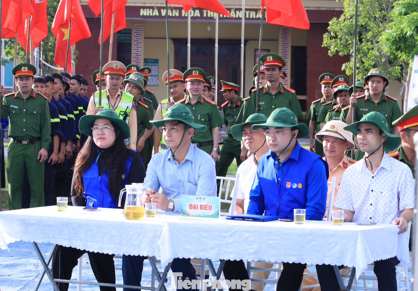 Chương trình có sự tham gia của hơn 200 đoàn viên thanh niên đến từ cơ quan Tỉnh Đoàn Nghệ An; Công an tỉnh; đoàn viên thanh niên các xã trên địa bàn huyện Con Cuông; lực lượng dân quân tự vệ cùng đông đảo nhân dân địa phương.