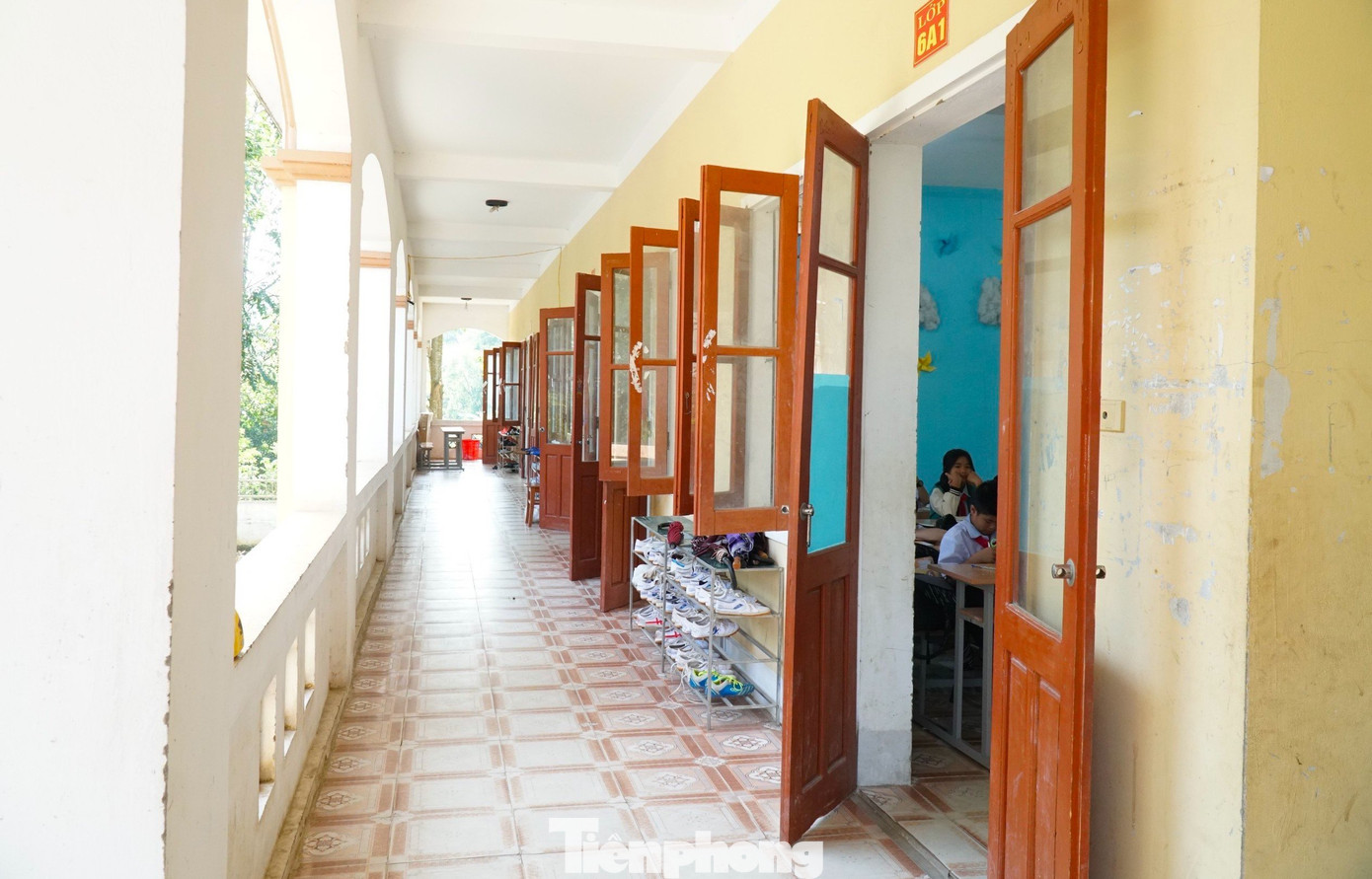 Theo đó, việc dạy học sẽ được nhà trường mượn tạm cơ sở vật chất của Trường Trung cấp nghề Dân tộc nội trú Nghệ An. Địa điểm này gồm dãy nhà 2 tầng với 12 phòng học.