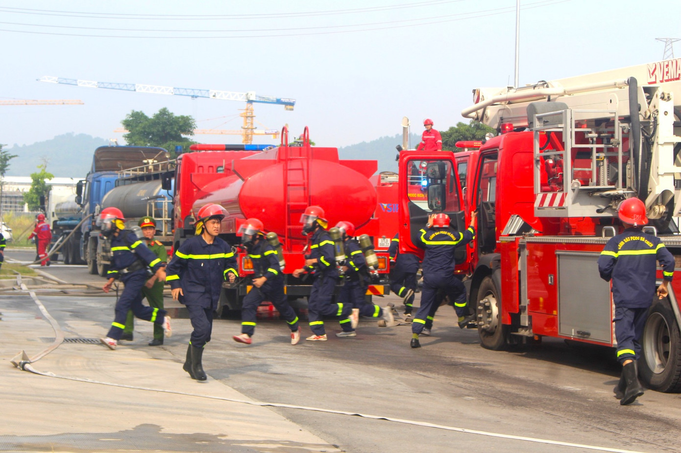 Nhận được tin báo, lực lượng Cảnh sát PCCC&amp;CNCH Công an tỉnh Nghệ An khẩn trương phối hợp các lực lượng có liên quan triển khai đồng bộ phương án công tác cứu nạn, cứu hộ và tiến hành dập tắt đám cháy.