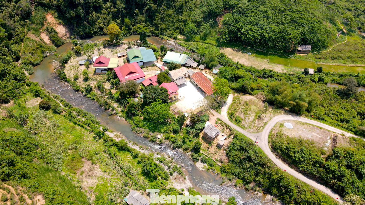 Tại xã Tam Hợp (huyện Tương Dương, Nghệ An), các tổ tuần tra của dân bản đã được lập nên để canh gác, bảo tồn loài cá mát đặc sản trong suốt nhiều năm qua. Mô hình bảo tồn cá mát đã góp phần bảo vệ thiên nhiên, bảo vệ nguồn lợi thủy sản, tránh tận diệt loài cá đặc biệt này và được người dân ủng hộ.