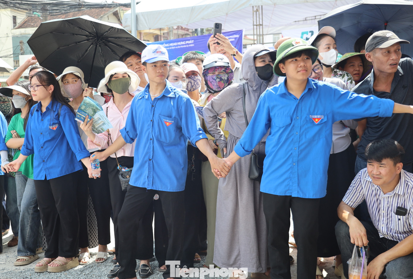 Trước khi kỳ thi diễn ra, các cơ sở Đoàn trên địa bàn toàn tỉnh đã chủ động rà soát, xây dựng phương án hỗ trợ đối với các học sinh có hoàn cảnh khó khăn thuộc khu vực vùng sâu, vùng xa, biên giới, đối tượng học sinh mồ côi cha mẹ, khuyết tật, học sinh nghèo vượt khó… để xây dựng phương án hỗ trợ phù hợp, không để các em học sinh phải bỏ dở kỳ thi. Trước khi kỳ thi diễn ra, các cơ sở Đoàn trên địa bàn toàn tỉnh đã chủ động rà soát, xây dựng phương án hỗ trợ đối với các học sinh có hoàn cảnh khó khăn thuộc khu vực vùng sâu, vùng xa, biên giới, đối tượng học sinh mồ côi cha mẹ, khuyết tật, học sinh nghèo vượt khó… để xây dựng phương án hỗ trợ phù hợp, không để các em học sinh phải bỏ dở kỳ thi.