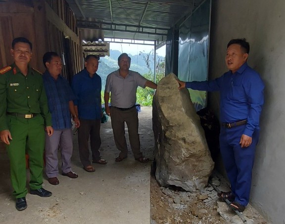 Hiện gia đình ông Vừ đã được sơ tán đến nơi an toàn. (Ảnh: Lữ Phú).