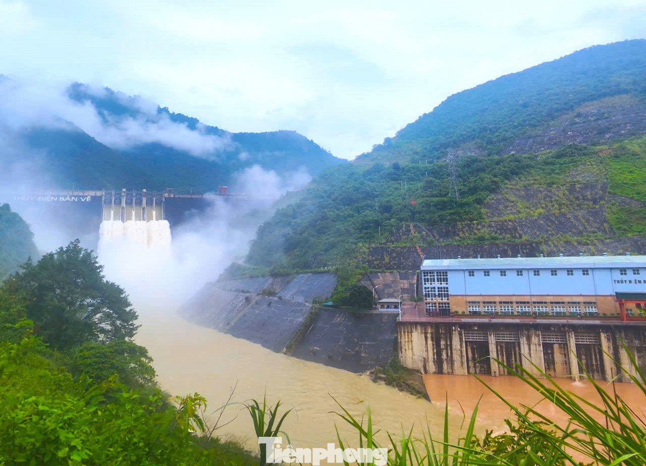 Với hơn 50 tỷ đồng hỗ trợ từ chủ đầu tư, chính quyền địa phương mong các vướng mắc tồn tại nhiều năm qua sẽ được giải quyết dứt điểm. Với hơn 50 tỷ đồng hỗ trợ từ chủ đầu tư, chính quyền địa phương mong các vướng mắc tồn tại nhiều năm qua sẽ được giải quyết dứt điểm.