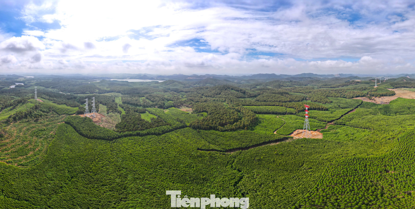 Đây cũng là những hạng mục cuối cùng trong khối lượng công việc “khổng lồ” của tuổi trẻ Nghệ An thực hiện hỗ trợ đơn vị thi công đường dây 500kV mạch 3 qua địa bàn tỉnh.