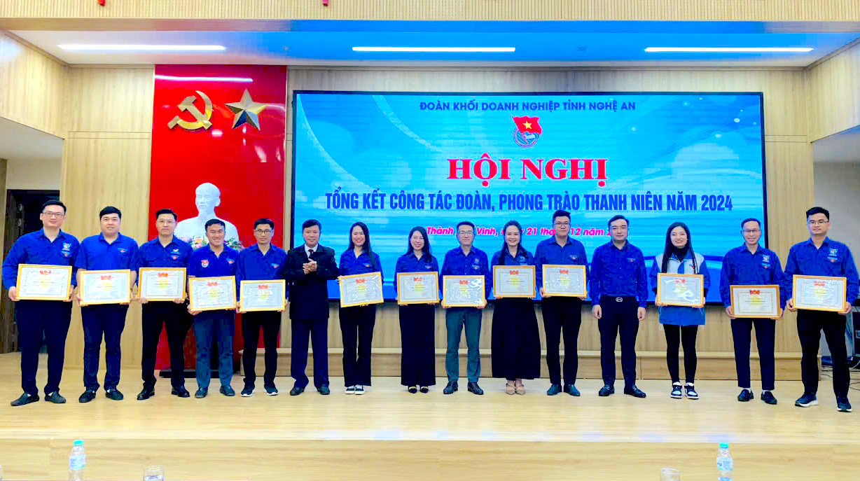 Tại Hội nghị đã tuyên dương, khen thưởng cho các tập thể xuất sắc trong công tác đoàn và phong trào thanh niên.