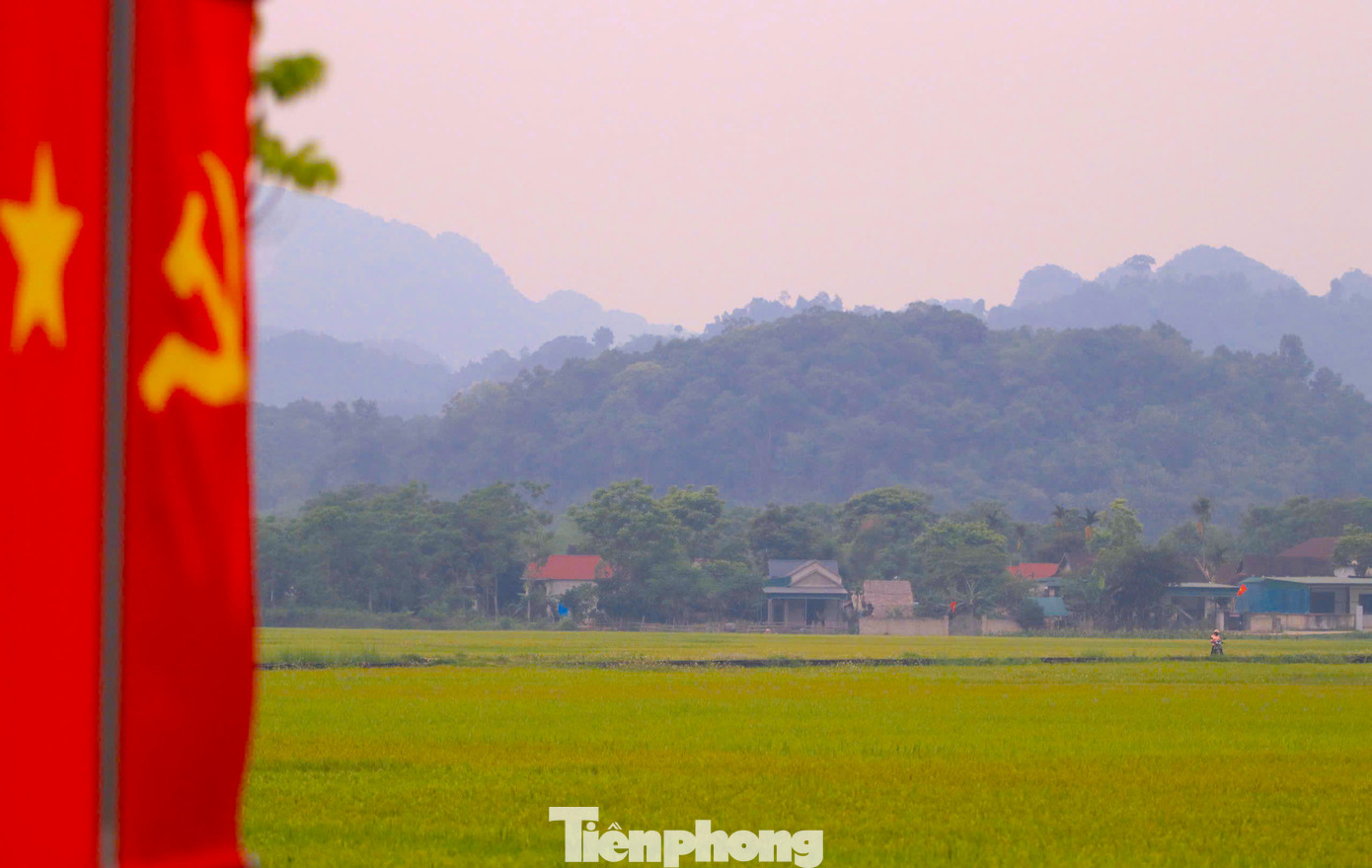 Những bản làng xã Môn Sơn rực rỡ hơn trong lá cờ Tổ quốc, cờ Đảng.