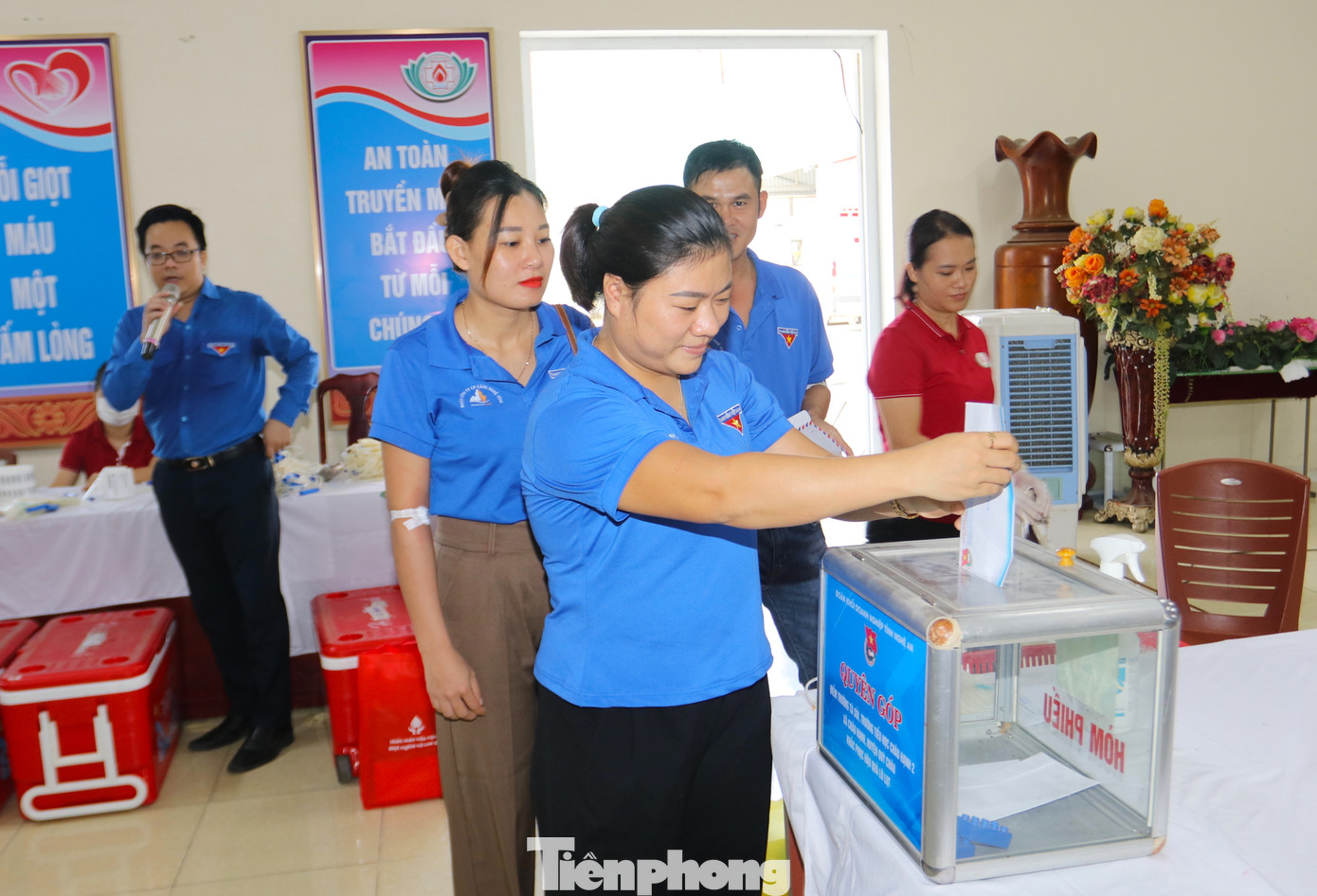 Sau khi phát động quyên góp ủng hộ, rất nhiều đoàn viên thanh niên tham gia ủng hộ để giúp điểm trường Tà Sỏi của Trường Tiểu học Châu Hạnh 2 (xã Châu Hạnh, Quỳ Châu) khắc phục thiệt hại sau lũ. Sau khi phát động quyên góp ủng hộ, rất nhiều đoàn viên thanh niên tham gia ủng hộ để giúp điểm trường Tà Sỏi của Trường Tiểu học Châu Hạnh 2 (xã Châu Hạnh, Quỳ Châu) khắc phục thiệt hại sau lũ.