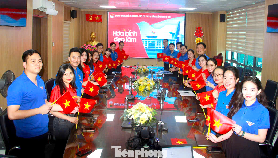 Các đoàn viên thể hiện lòng yêu nước, hướng về ngày lễ lớn của dân tộc tại chương trình Ngày hội Đoàn viên - Tự hào một dải non sông.