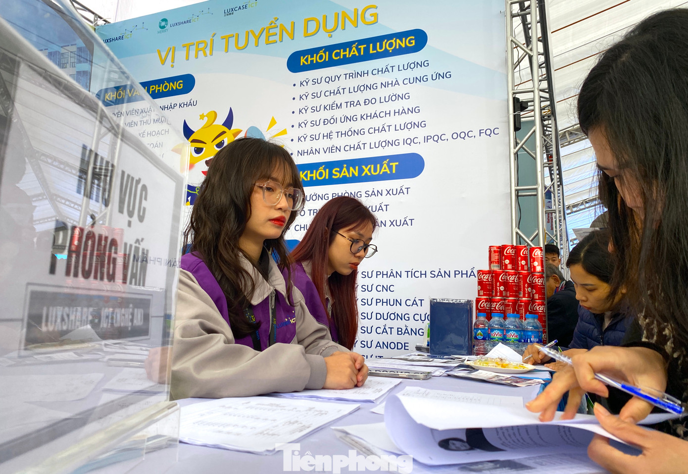 Ông Bùi Thanh An - Phó Chủ tịch UBND tỉnh Nghệ An - cho biết: Ngày hội là một sự kiện mới, có ý nghĩa rất thiết thực và quan trọng để kết nối cung - cầu lao động, hỗ trợ doanh nghiệp tuyển dụng lao động đáp ứng yêu cầu hoạt động sản xuất kinh doanh của doanh nghiệp. Qua đó góp phần quan trọng để môi trường đầu tư kinh doanh của tỉnh Nghệ An ngày càng thực sự tin cậy, hiệu quả đối với các Nhà đầu tư, doanh nghiệp đã tin tưởng lựa chọn đầu tư vào tỉnh Nghệ An. Đồng thời, mang lại nhiều cơ hội việc làm tốt hơn cho người lao động, bảo đảm ổn định cuộc sống, gắn kết thường xuyên giữa người lao động tại nơi làm việc với gia đình, quê hương.