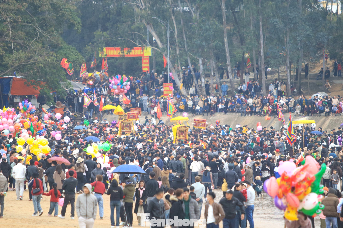 Trong 3 ngày 28,29/2 và 1/3 (tức ngày 19.20,21 tháng giêng âm lịch), đã diễn ra lễ hội Đền Cờn (phường Quỳnh Phương, thị xã Hoàng Mai, Nghệ An).