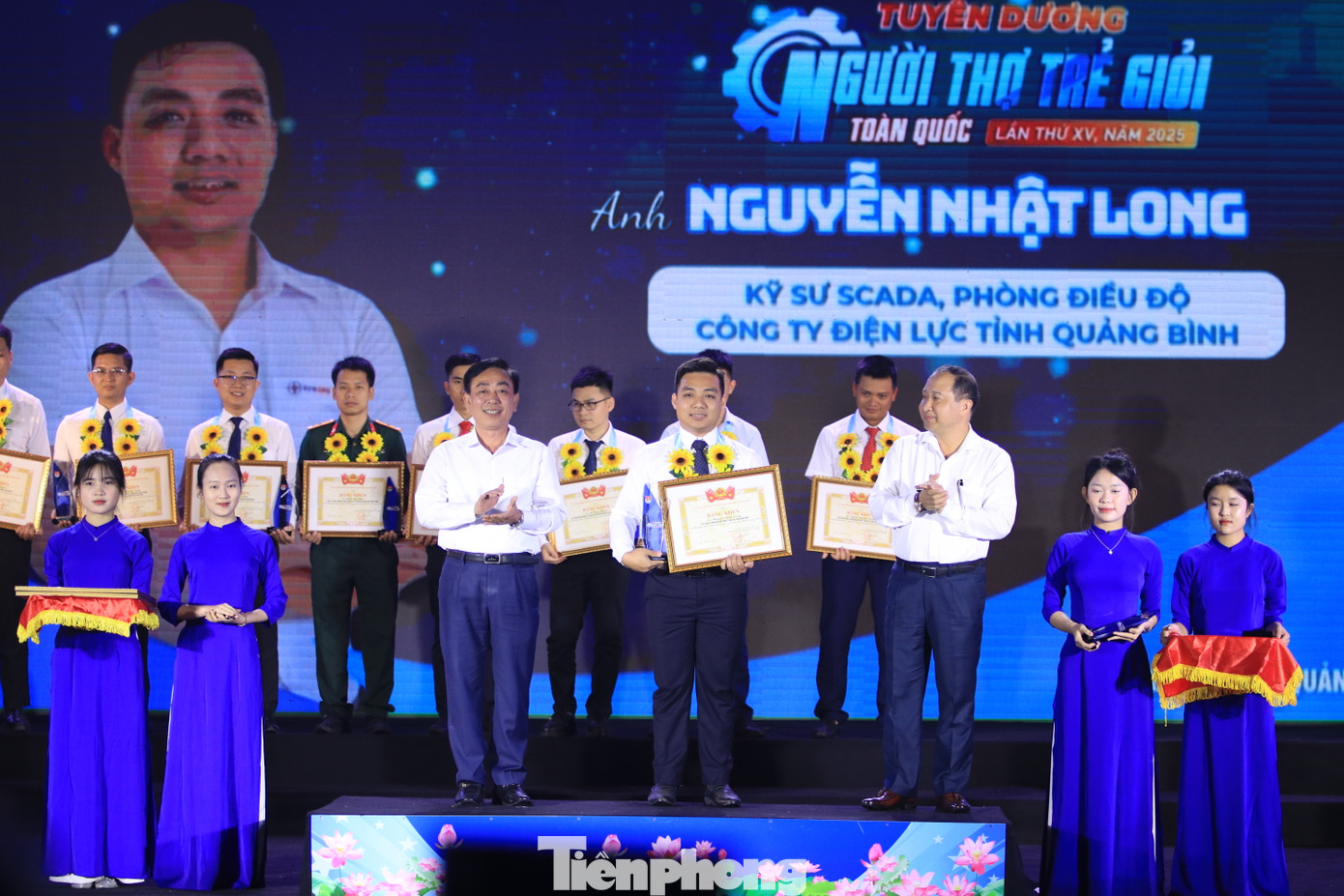 Tuyên dương 51 "Người thợ trẻ giỏi" toàn quốc lần thứ XV. Tuyên dương 51 "Người thợ trẻ giỏi" toàn quốc lần thứ XV.