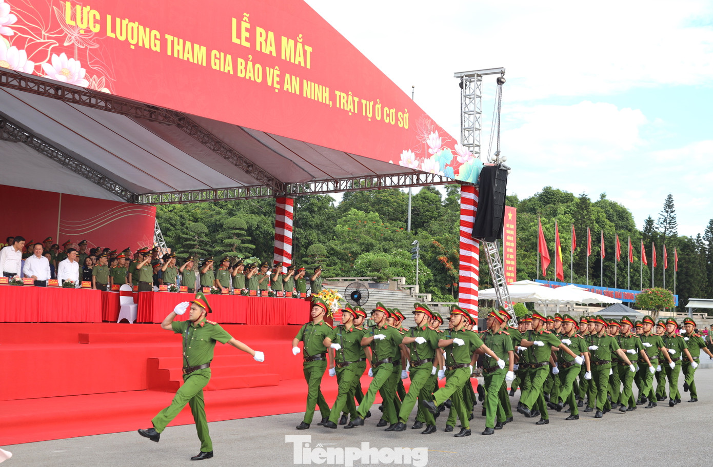 Các khối tham gia diễu hành trong buổi lễ ra mắt. Các khối tham gia diễu hành trong buổi lễ ra mắt.
