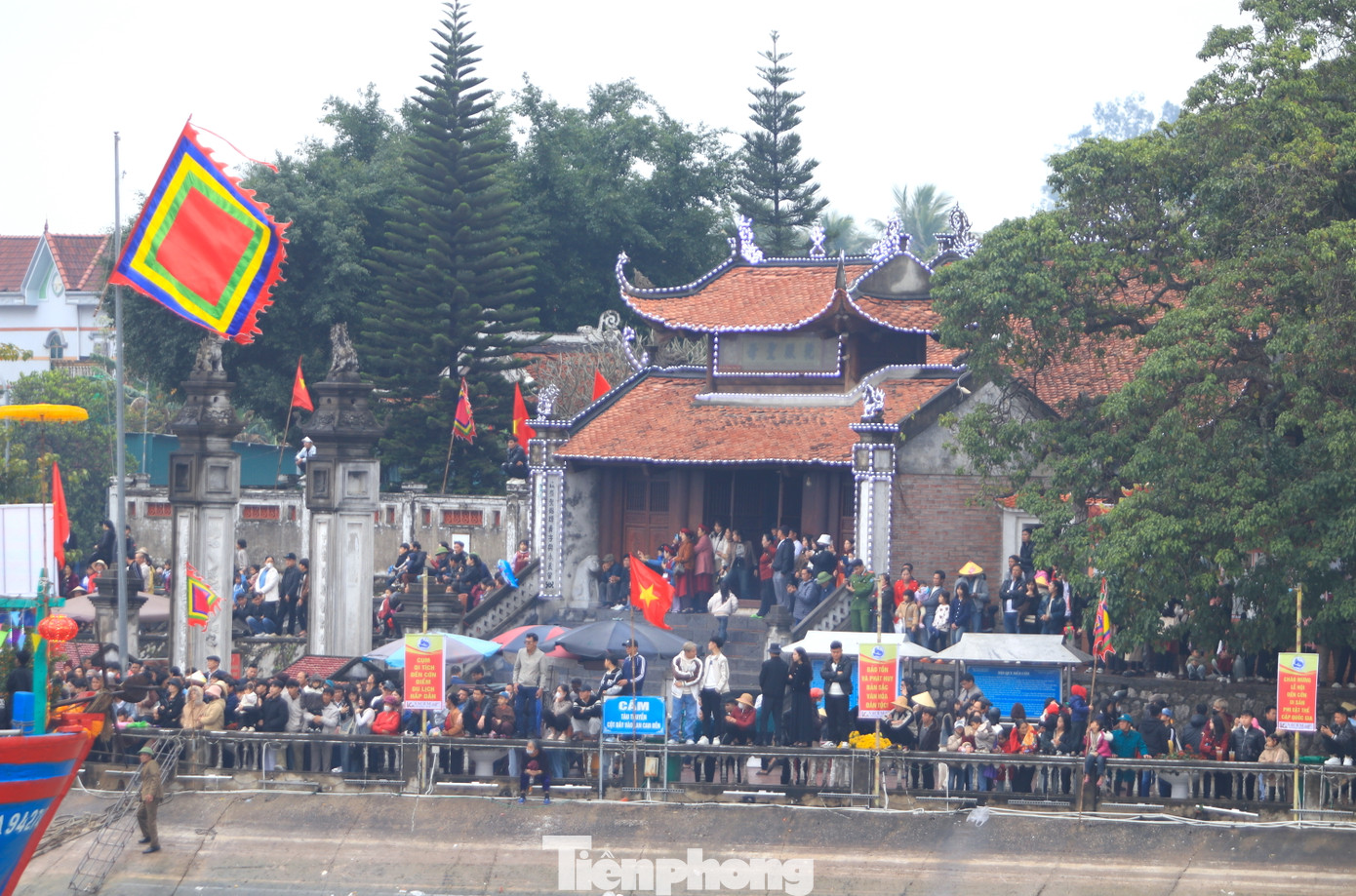 Đền Cờn được xếp hạng là một trong 4 ngôi đền thiêng của xứ Nghệ: “Nhất Cờn, nhì Quả, tam Bạch Mã, tứ Chiêu Trưng”.