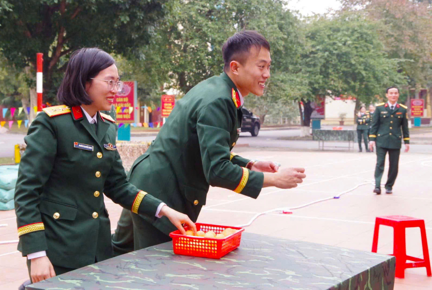 Những hoạt động thể dục, thể thao vui chơi được các cán bộ chiến sĩ Bộ Chỉ huy Quân sự tỉnh Nghệ An nhiệt tình hưởng ứng. Những hoạt động thể dục, thể thao vui chơi được các cán bộ chiến sĩ Bộ Chỉ huy Quân sự tỉnh Nghệ An nhiệt tình hưởng ứng.