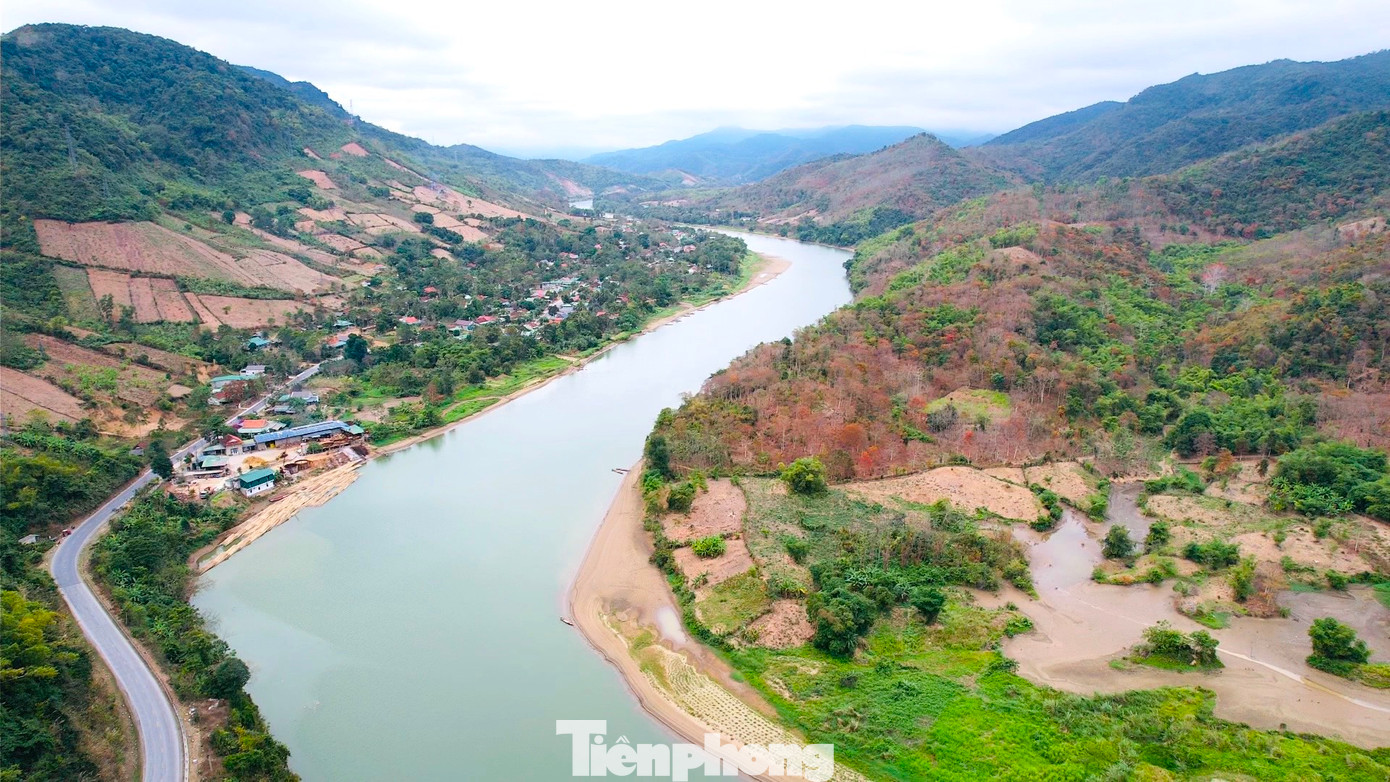 Huyện Tương Dương (tỉnh Nghệ An) có tổng diện tích trên 280.000 ha. Hiện huyện có hơn 145.000 ha rừng, trong đó có 144.000 ha rừng tự nhiên. Huyện Tương Dương hiện vẫn còn giữ được hàng ngàn ha rừng nguyên sinh trên một ngàn tuổi như rừng Pù Huống, Pù Mát, rừng Săng Lẻ...