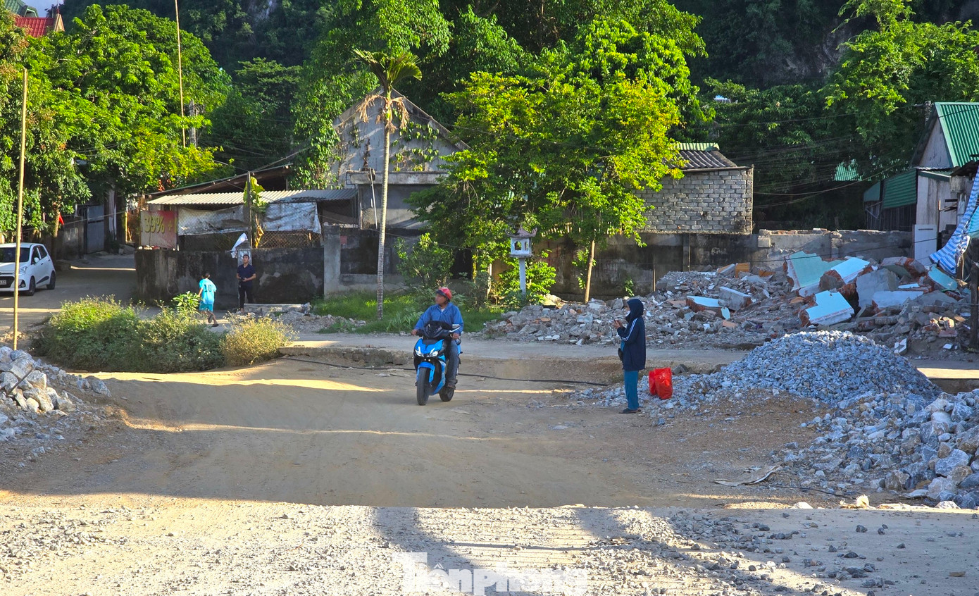 Đối với 38 ki-ốt đang vướng mắc, huyện Con Cuông đang tiếp tục tổ chức các cuộc họp để thuyết phục, tìm tiếng nói chung.