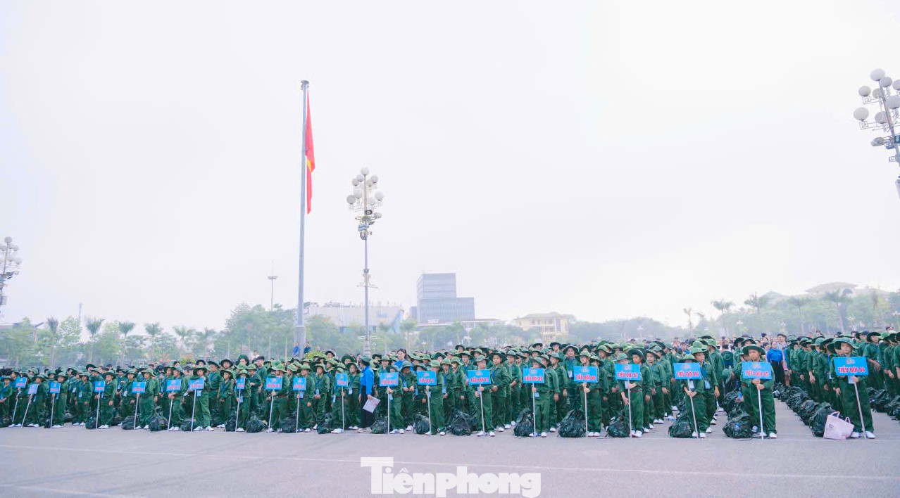 400 chiến sĩ nhí đến từ nhiều nơi trong và ngoài tỉnh tham dự chương trình "Học kỳ trong Quân đội.