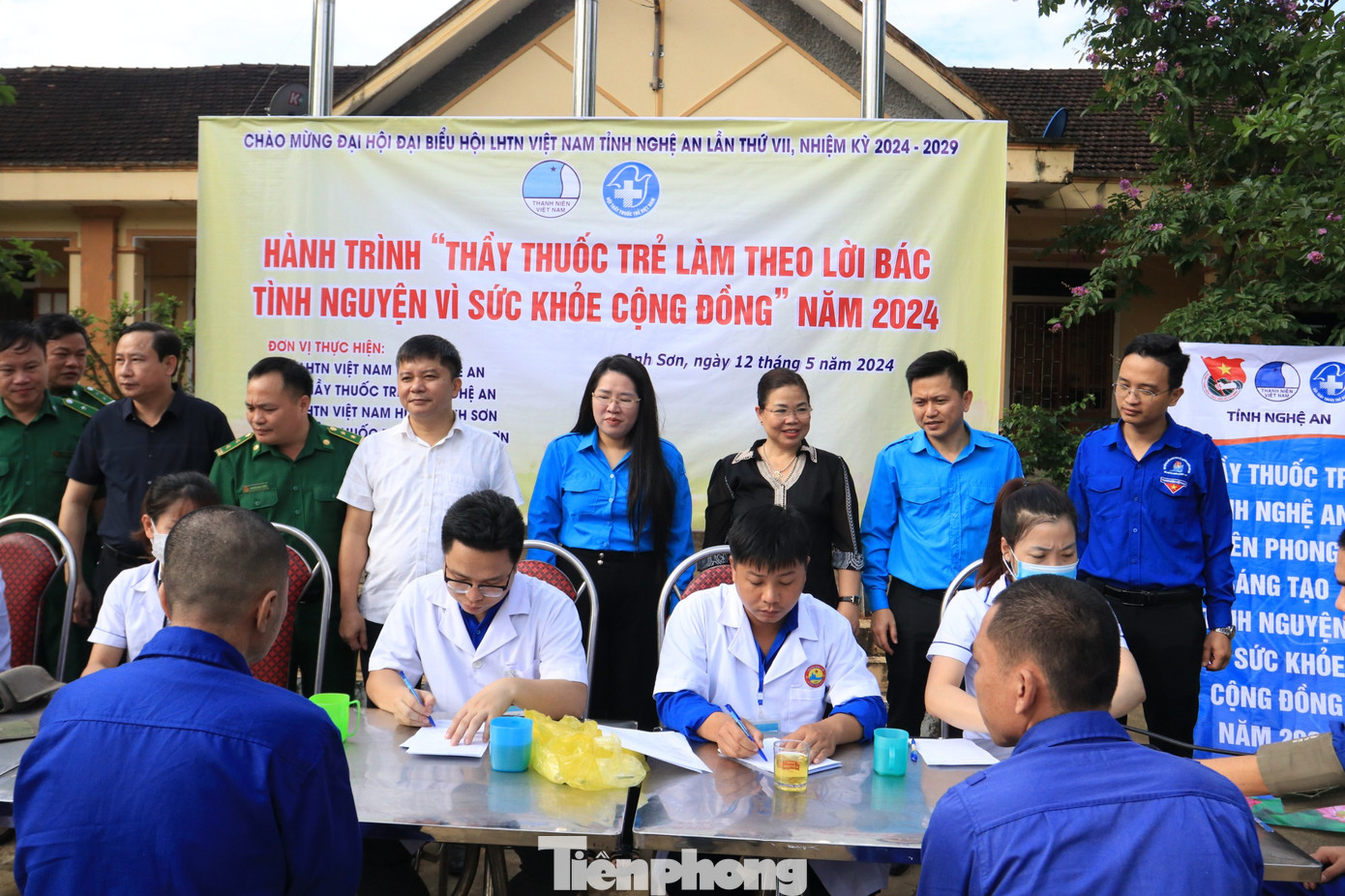 Tại chương trình, các y bác sỹ đã tiến hành thăm khám cho hơn 200 học viên tại cơ sở cai nghiện.