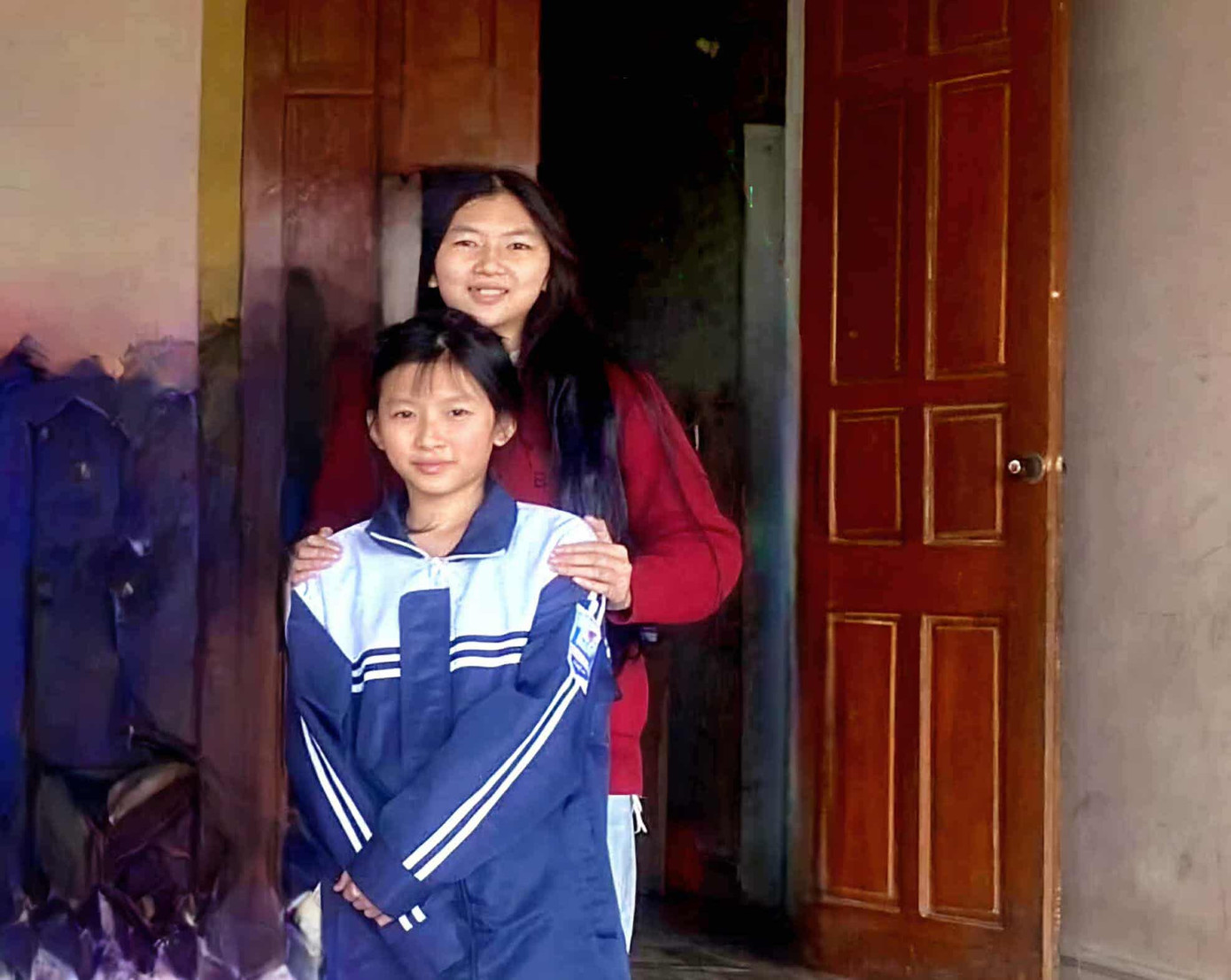 Hình ảnh 2 chị em Hương và Ngọc được gia đình đăng tải lên mạng xã hội để nhờ giúp đỡ tìm kiếm. Hình ảnh 2 chị em Hương và Ngọc được gia đình đăng tải lên mạng xã hội để nhờ giúp đỡ tìm kiếm.