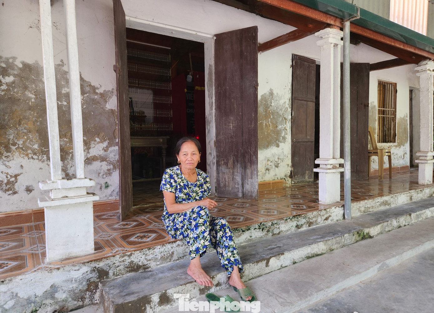 Bà Liên hiện có nguy cơ trắng tay, phải ra đường vì đang ở trong căn nhà và đất mang tên bố chồng. Bà Liên hiện có nguy cơ trắng tay, phải ra đường vì đang ở trong căn nhà và đất mang tên bố chồng.